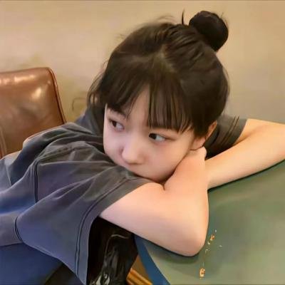 年轻女孩爱过来